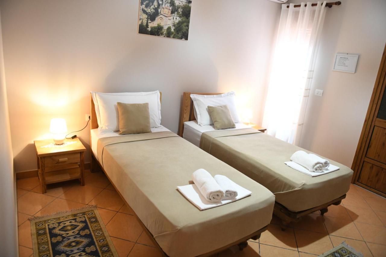 Guesthouse Leo Berat Exterior foto