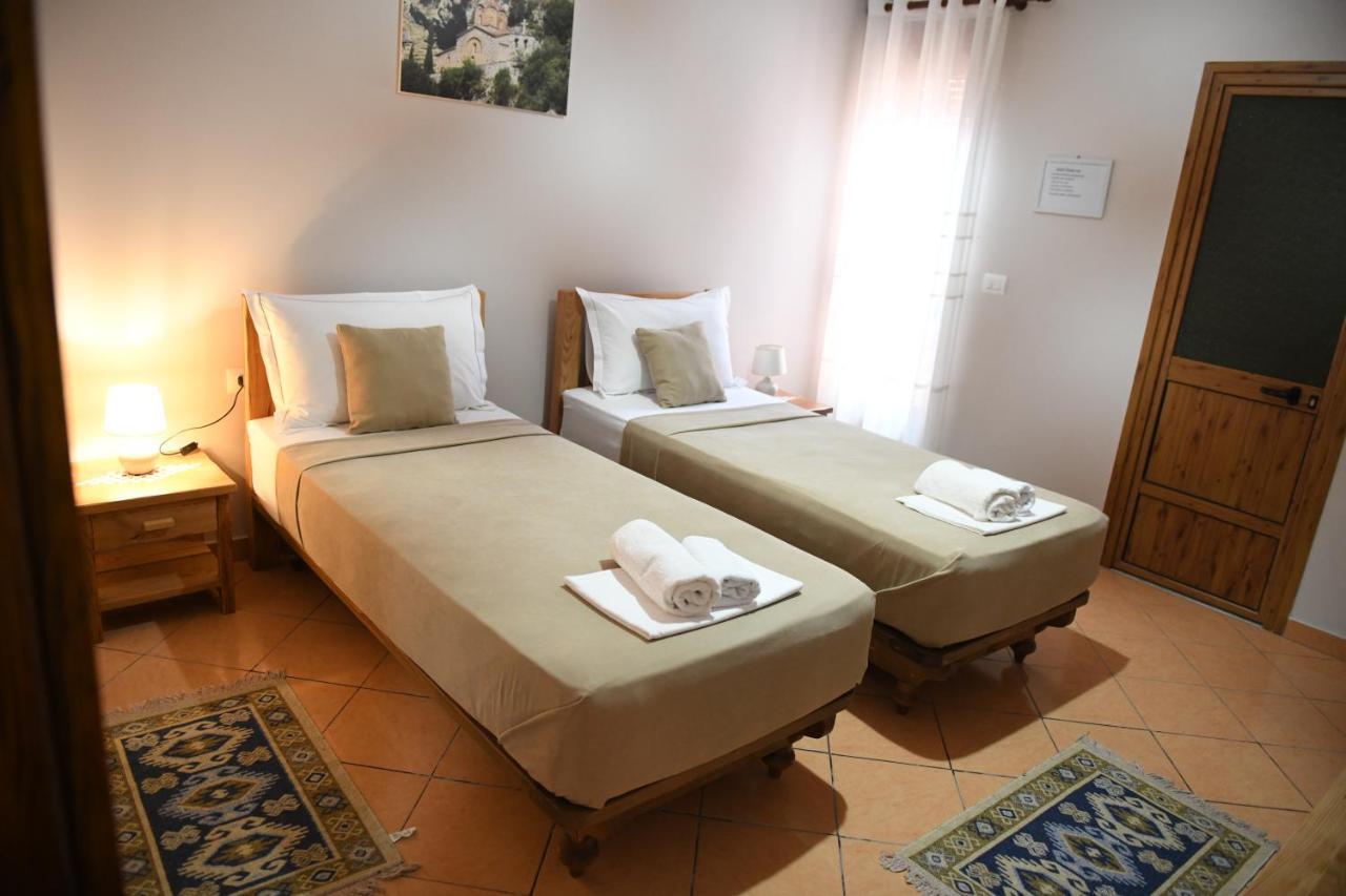 Guesthouse Leo Berat Exterior foto